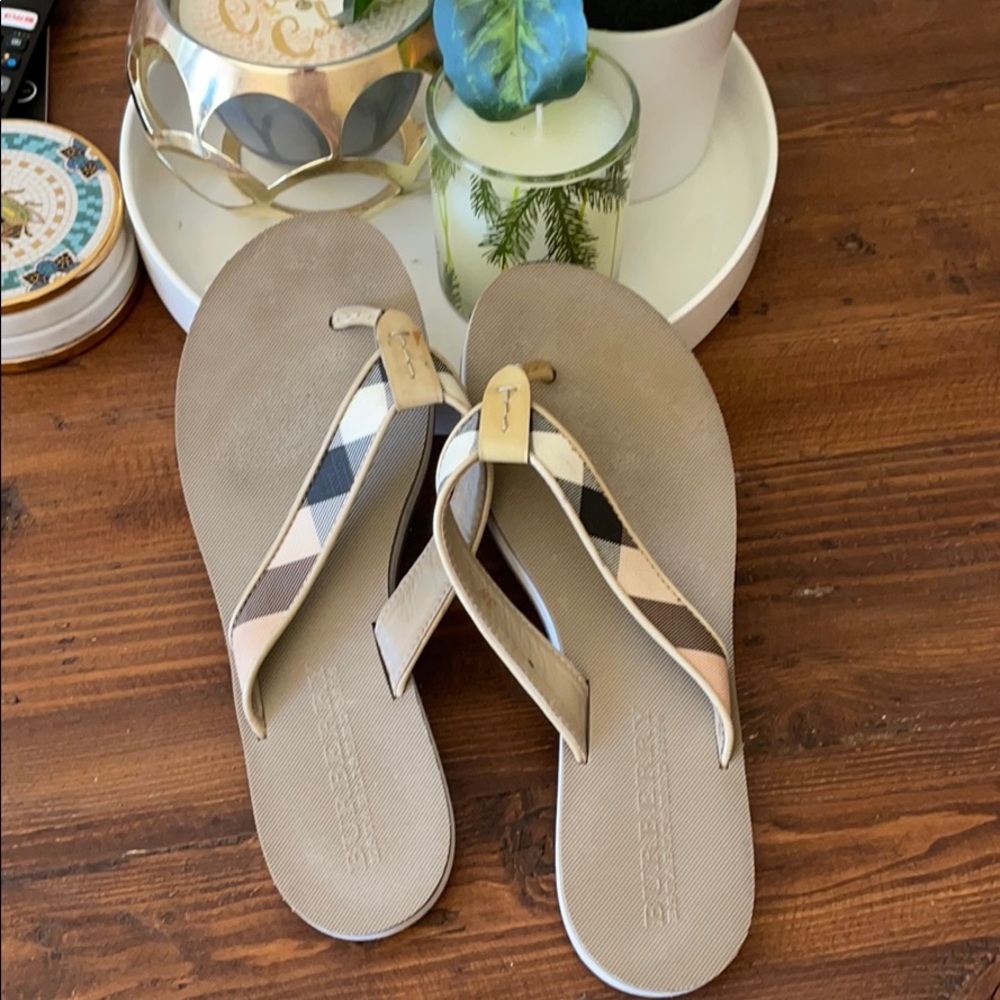 Burberry slippers